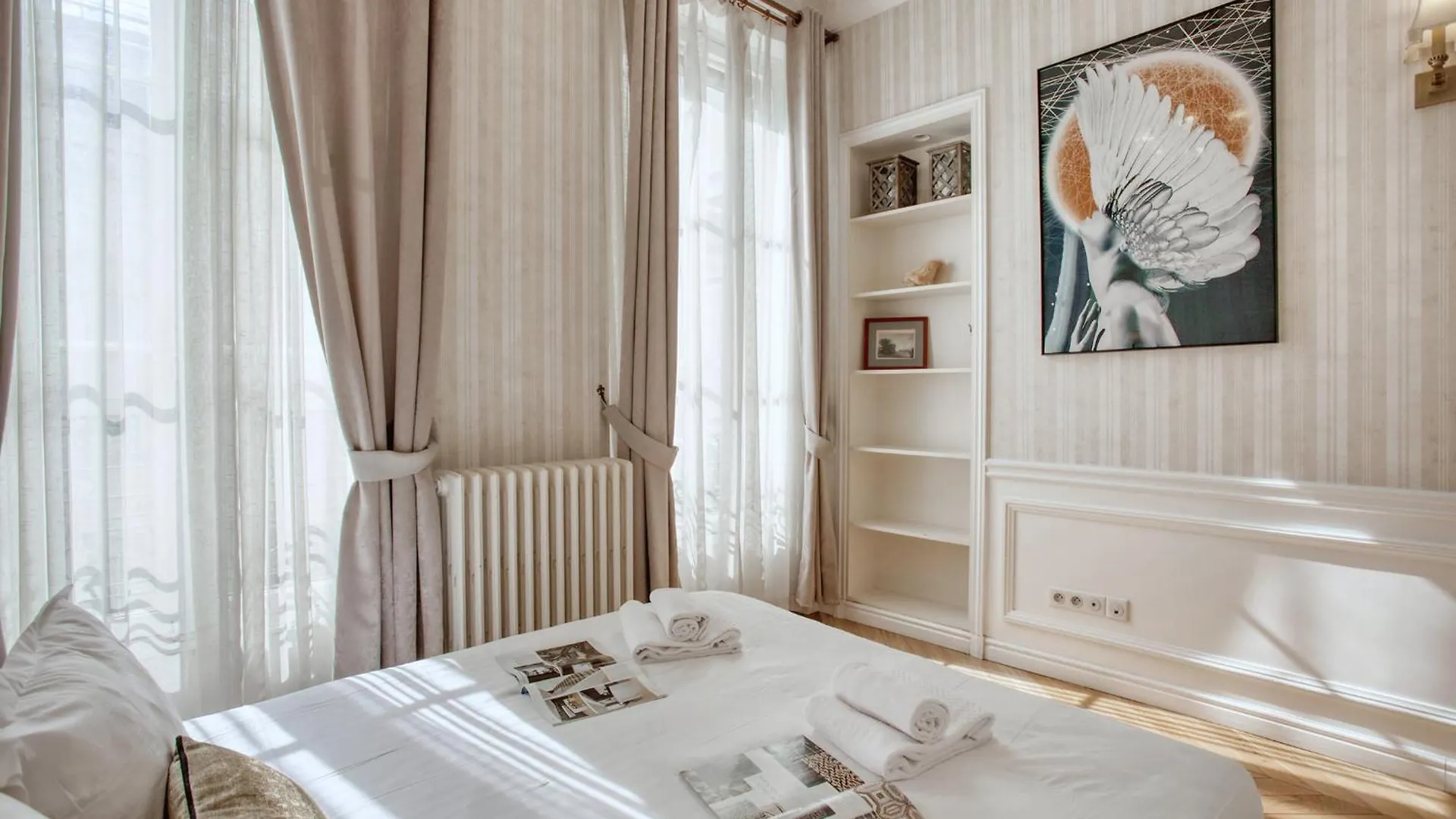 Luxueux 200M2 5Ch Champs Elysees A 1Min Perle Rare Paris Apartment